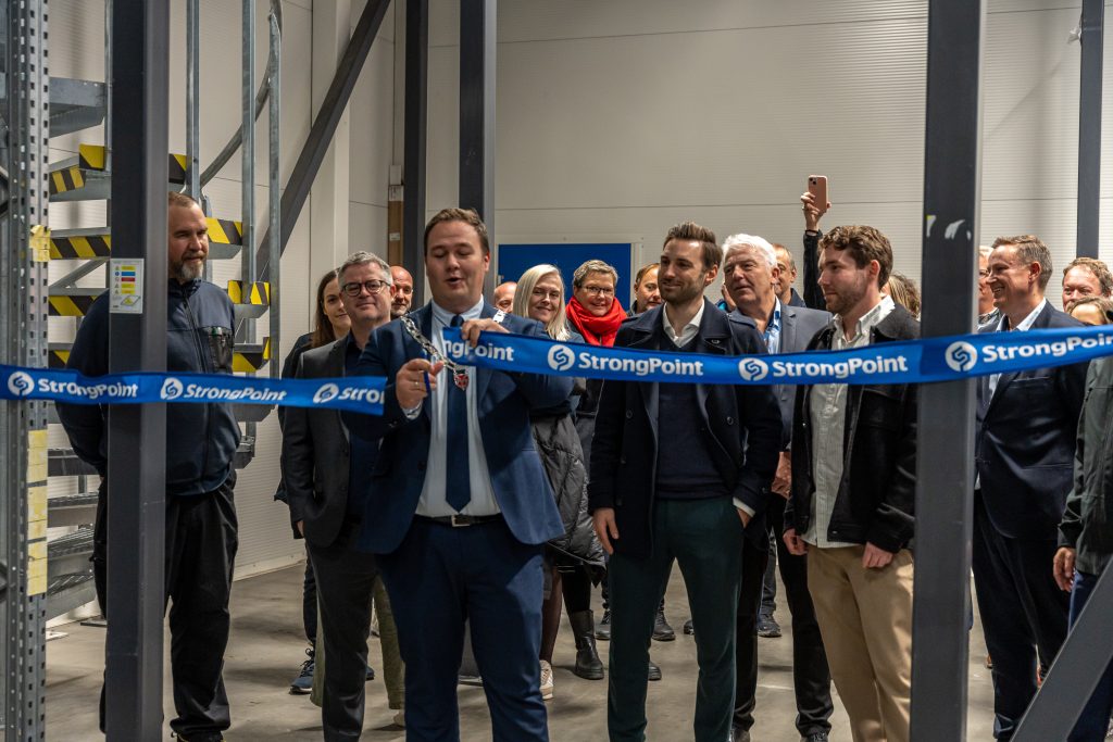 The local Mayor opening the world's first AutoStore handling frozen goods.